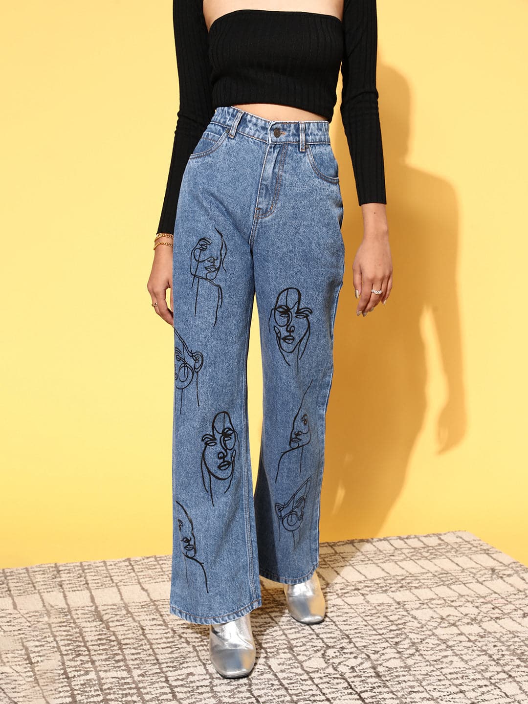 Wholesale Women Blue Line-Art Print Straight Jeans –