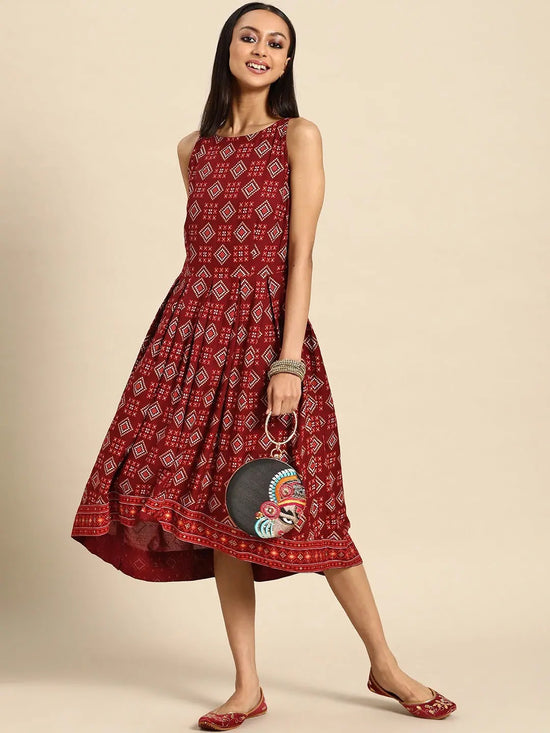 Deep back box pleated Dress in Maroon Print