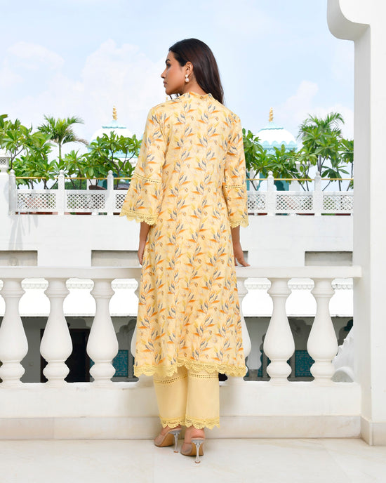 Vaasva Women Yellow Cotton Printed Kurta Pant Set-153VAASSKYLEMON