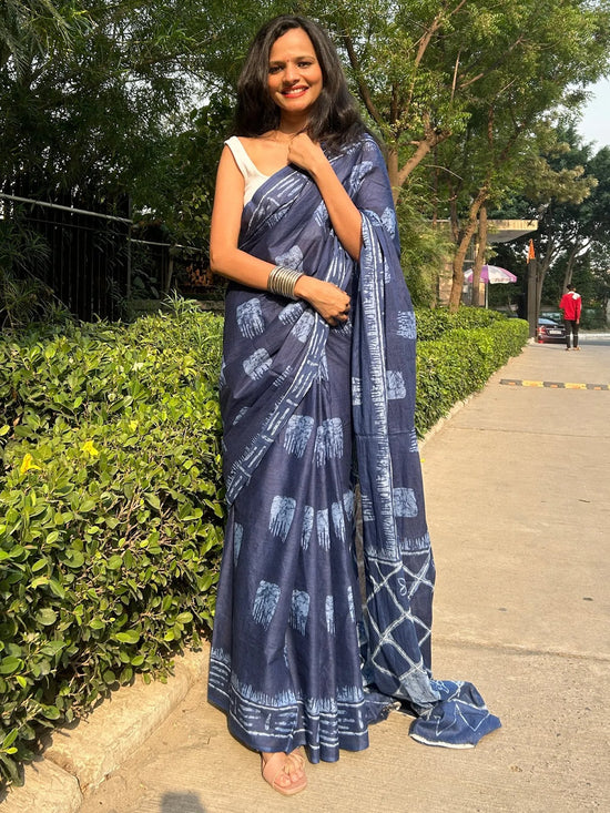 Saree Mall Women's Cotton Navy Blue Printed Designer Saree With Blouse Piece-MINAXI5701