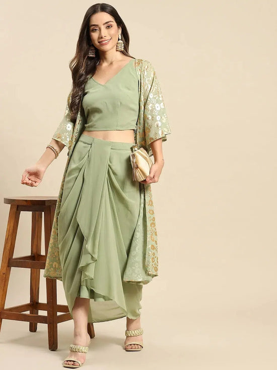 Shrug with crop top and skirt in Pista