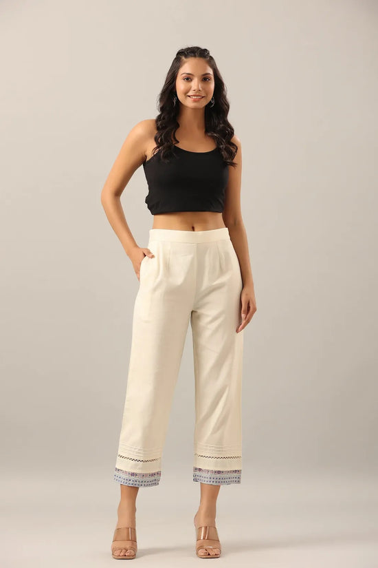 Juniper Women Off-White Cotton Flex Solid Pant.