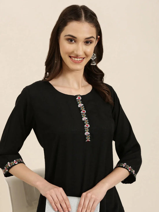 Women Black Solid Straight Kurta-DF-1556-Black