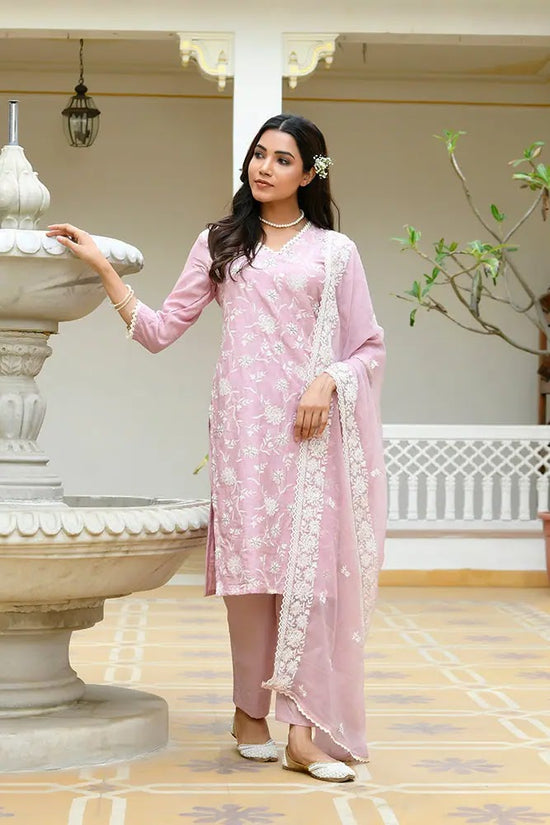 Vaasva Women Pink Linen Embroidered Solid Kurta Set With Solid Pants & Chiffon Embroidered Dupatta-142-Vaas-Palepink