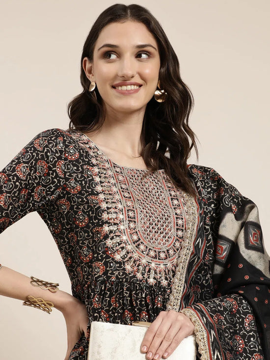 Women Black Floral Kurta Set-GW-3823-Black