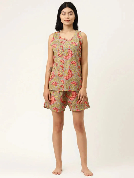 Sleeveless Kurta with shorts set in Grey and Red Print