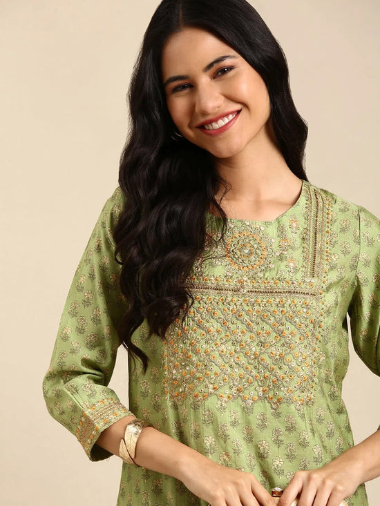 Women's Green Embroidered Straight Kurta-GW-1647-Green