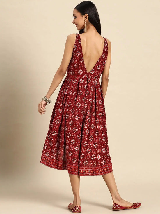 Deep back box pleated Dress in Maroon Print