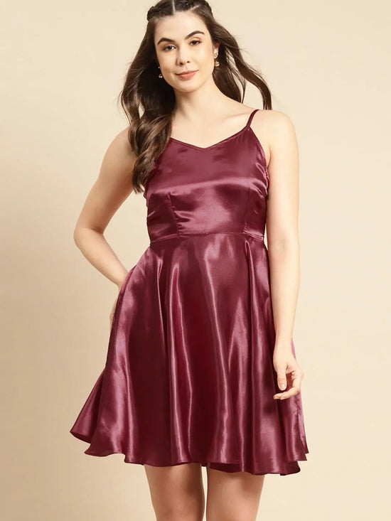 Back knot flare dress in Maroon