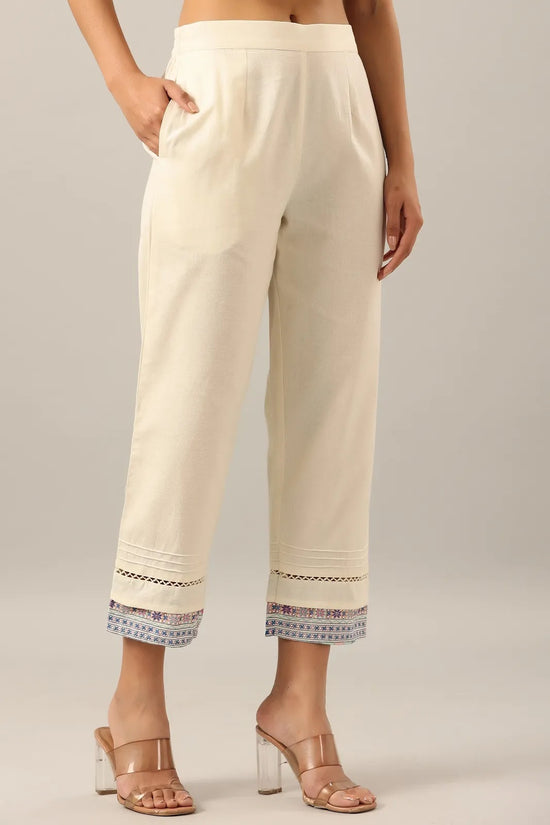 Juniper Women Off-White Cotton Flex Solid Pant.