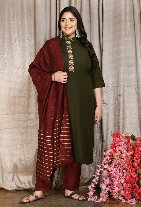 Plus Size Mandarin Collar Embellished Mehndi Kurta Set