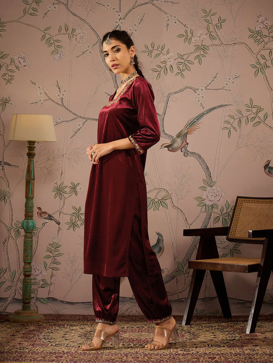 Women Maroon Velvet Glass Neck Front Embroidered Kurta-SHKUR00463