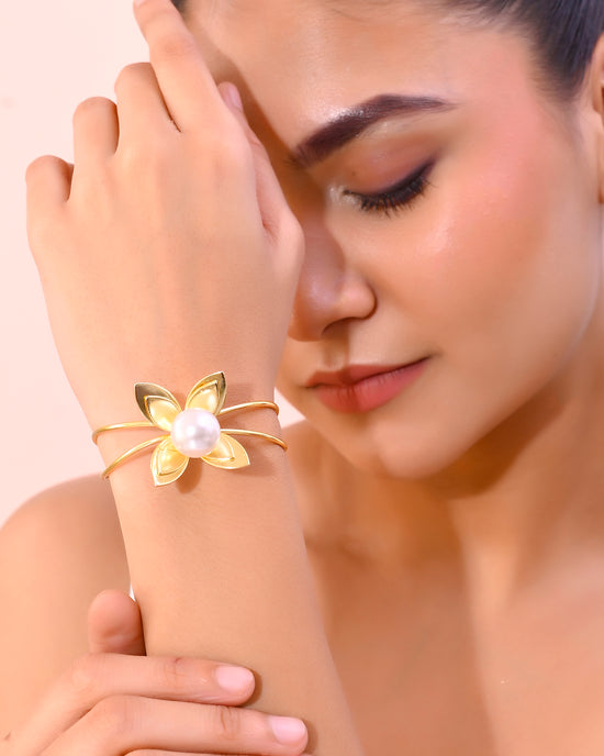 Gold Plated Flower Shaped With Pearl In Center Kada Bracelet-VOJ335