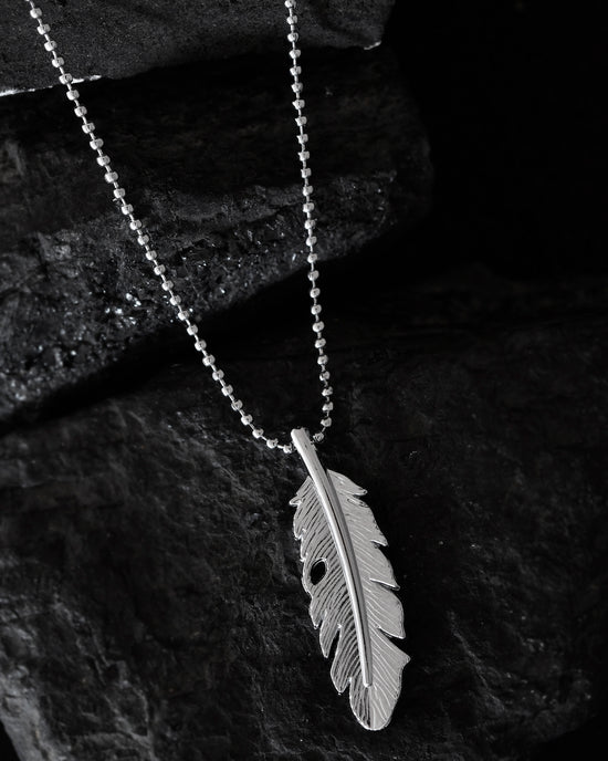 Silver Plated Men Chain With Leaf Shaped Pendent-VOJ399