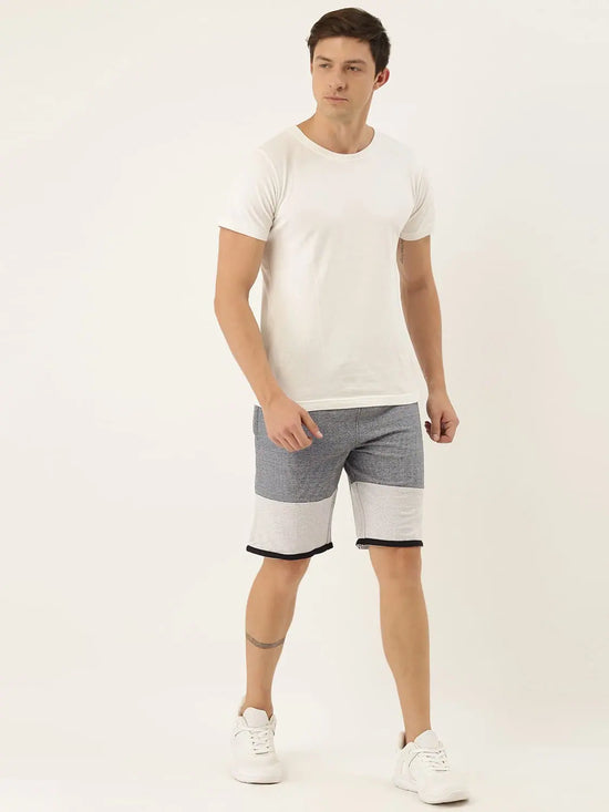 Men Solid Regular Fit Zipped Shorts