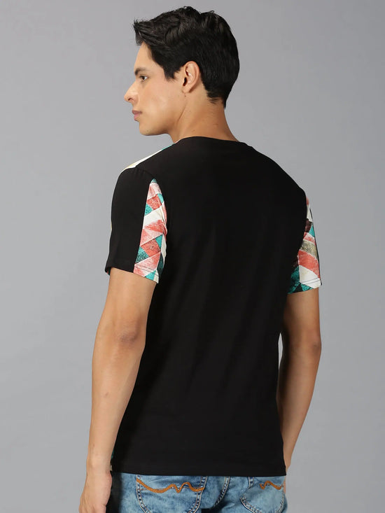 UrGear Men's Geometric Print T-shirt-UrM001681pS