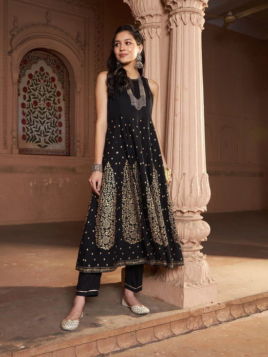 Women Black Kali Foil Sleeveless Anarkali Kurta With Pants