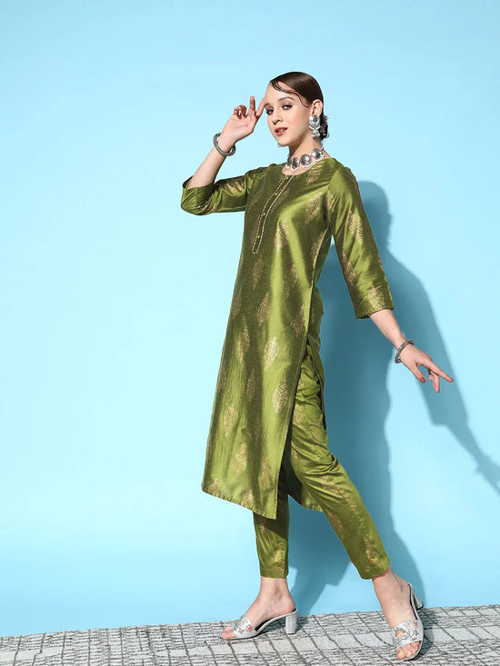 Women Green Cotton Silk Floral Foil Kurta With Pencil Pants