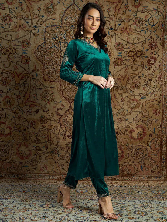 Women Emerald Velvet Kali Kurta with Pants