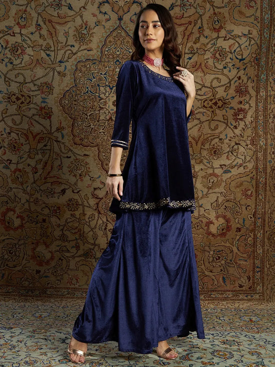 Women Navy Velvet Zari Kurta With Bell Bottom Pants