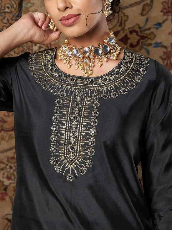 Women Black Zari Embroidered Straight Kurta