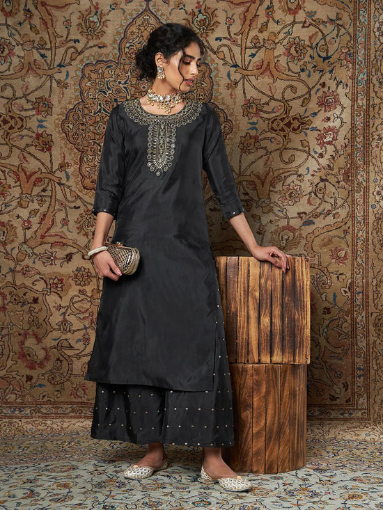 Women Black Zari Embroidered Straight Kurta