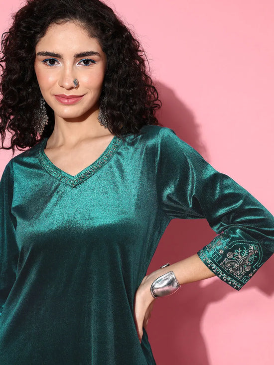 Women Emerald Green Velvet Embroidered Straight Kurta