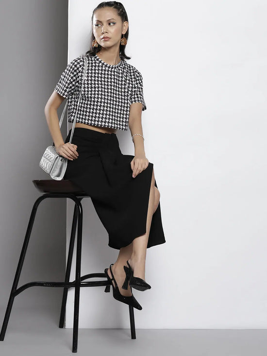 Women Black White Geometric Knit Crop Top