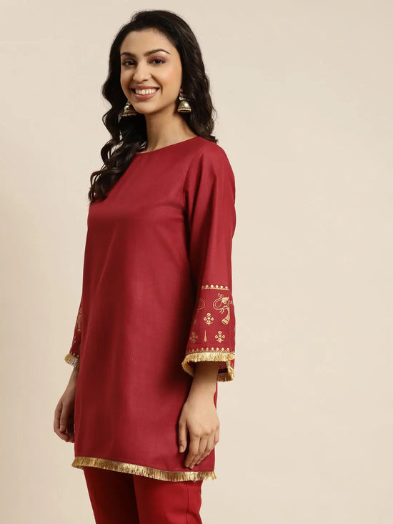 Women Maroon Elephant Border Foil Print Short Kurta