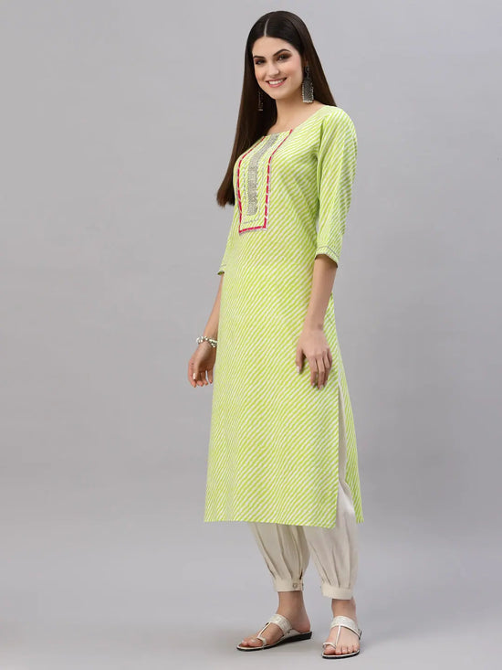 Women's Lehariya Printed Rayon Straight Kurta