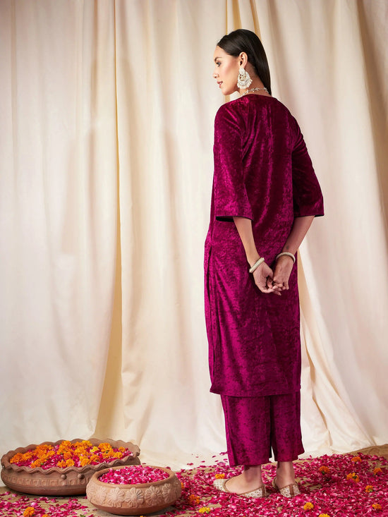 Women Fuchsia Velvet Straight Kurta-SHKUR00303XS