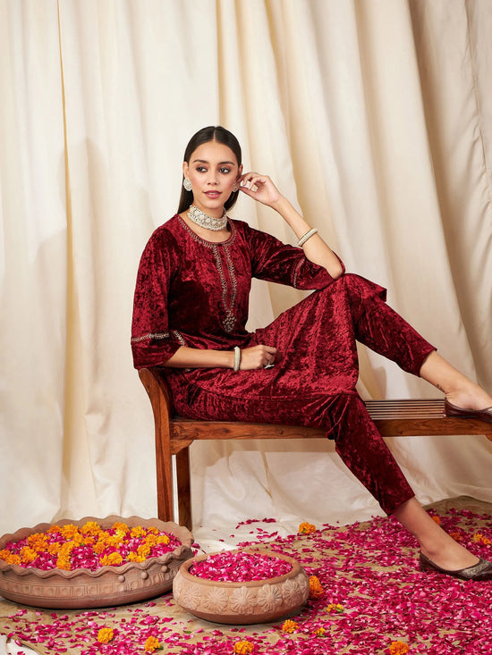 Women Maroon Velvet Pocket Embroidery Straight Kurta