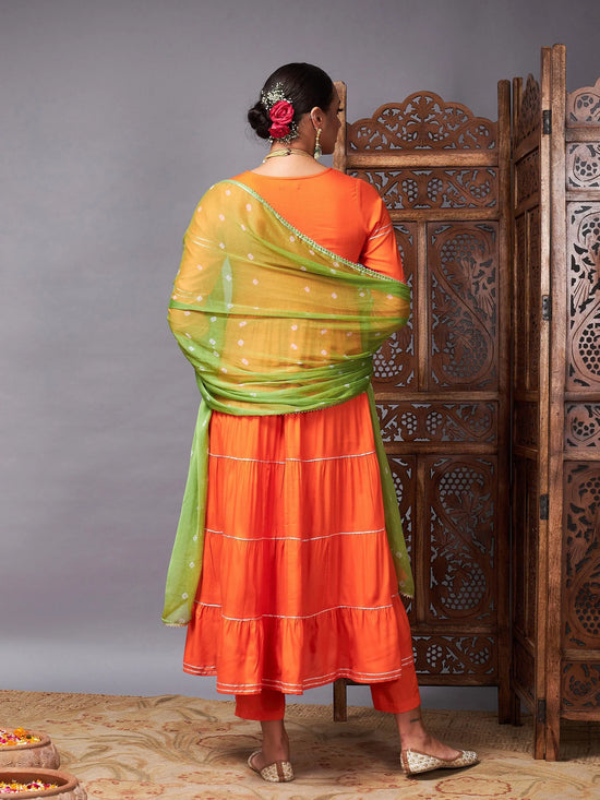 Women Orange Tiered Kurta Set With Green Bandhej Dupatta