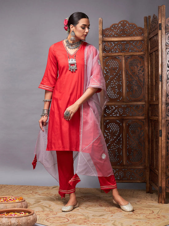 Women Red Kurta Set With Lilac Organza Dupatta