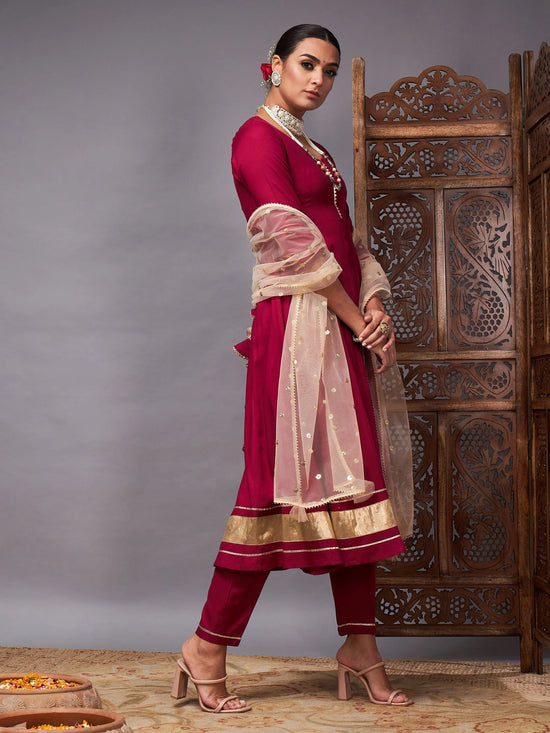 Women Burgundy Kurta Set With Golden Net Sequins Dupatta