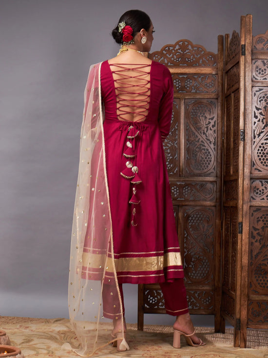 Women Burgundy Kurta Set With Golden Net Sequins Dupatta