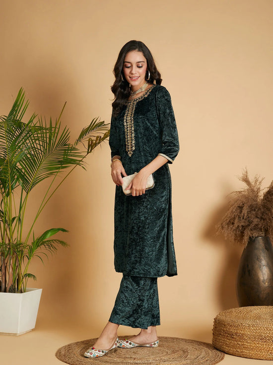 Women Emerald Embroidered Straight Kurta