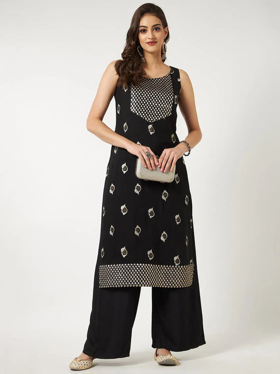 Sleeveless Kurta With Brocade Yoke