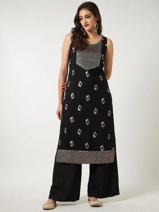 Sleeveless Kurta With Brocade Yoke