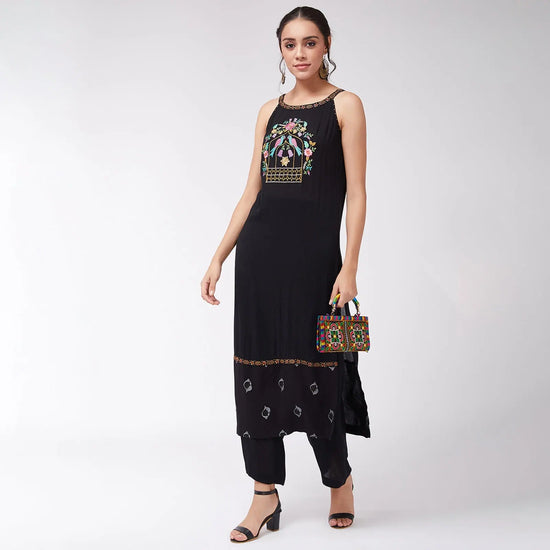 Sleeveless Embroidered Fusion Straight Fit Kurta