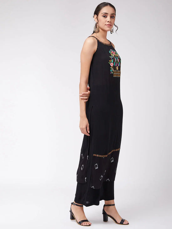 Sleeveless Embroidered Fusion Straight Fit Kurta