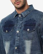 Campus Sutra Men's Medium-Washed Blue Regular Fit Denim Jacket For Winter Wear | Collared Neck | Full Sleeve | Buttoned | Casual Denim Jacket For Man | Western Stylish Denim Jacket For Men