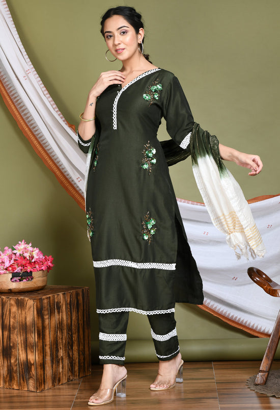 Women Green Embellished Lace & Stones Kurta Set