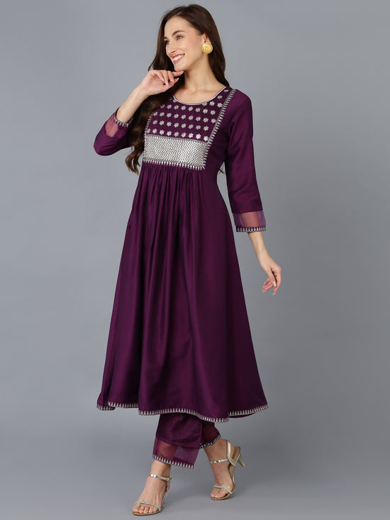 Ahika Women Silk Blend Yoke Design Kurta