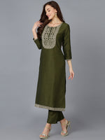 Ahika Women Silk Blend Yoke Design Kurta