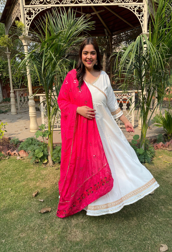 Plus Size White Anarkali Kurta With Phulkari Dupatta