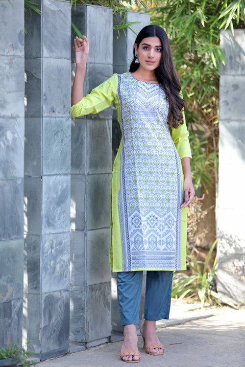 Women Casual Wear Crepe Fabric Off White Color Printed Trendy Kurti